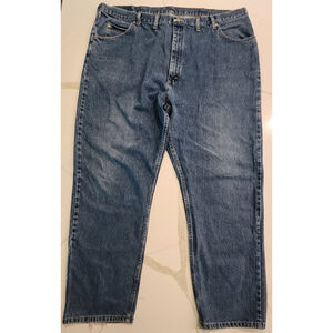 Wrangler Men's Rugged Wear Classic Fit Denim Blue Jeans 46 X 32